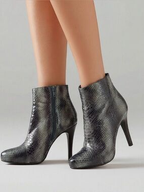 BANDOLINO Women's Metallic Snake-Print Ankle Boots - Silver AND Green